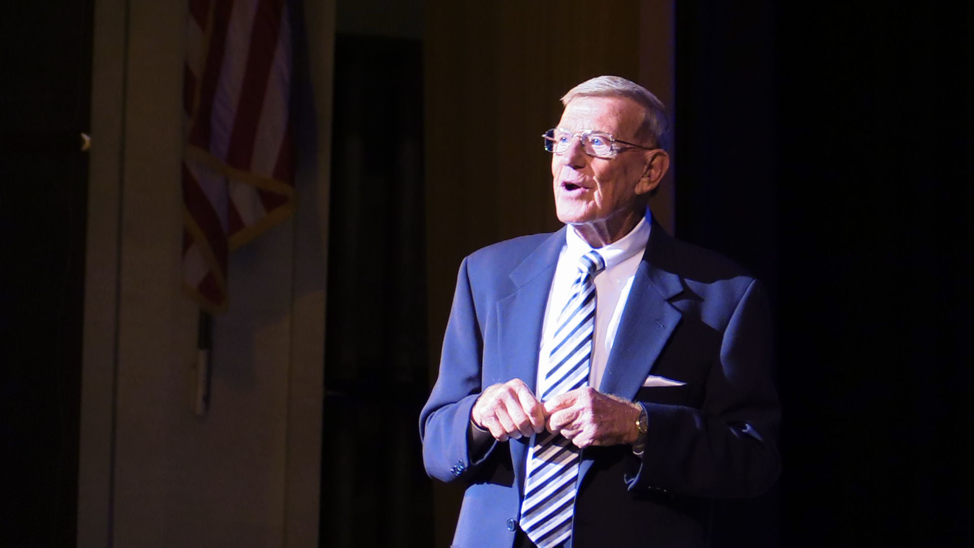 Hall of fame football coach Lou Holtz speaks in front of thousands at Miller Auditorium